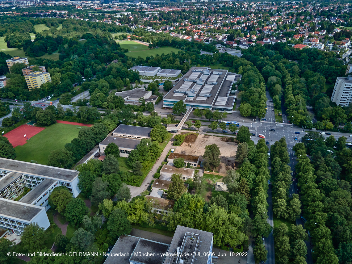 10.06.2022 - Luftbilder von der Baustelle Haus für Kinder in Neuperlach